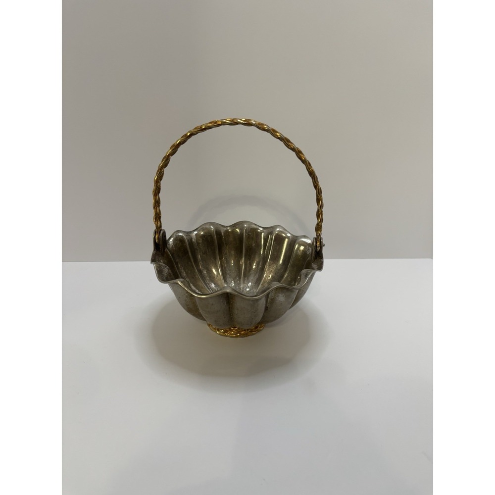 International‎ Silver Co. Silver Plated Flower Girl Wedding Basket Scalloped